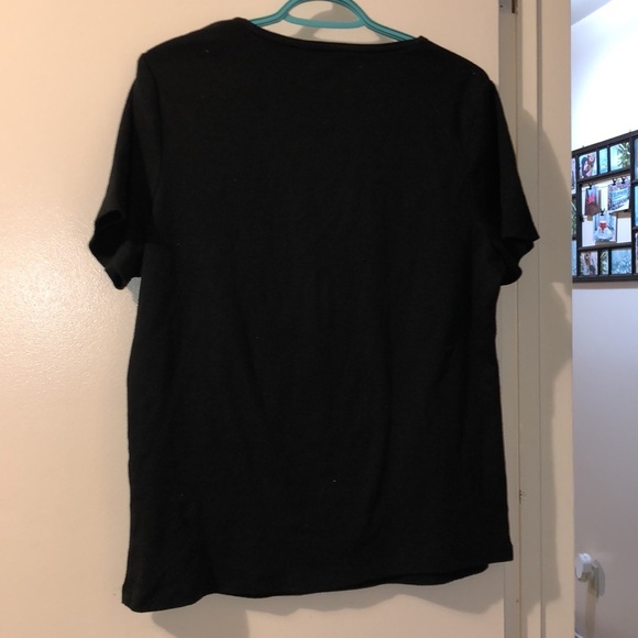 5/$25🖤 black tee - Picture 3 of 3